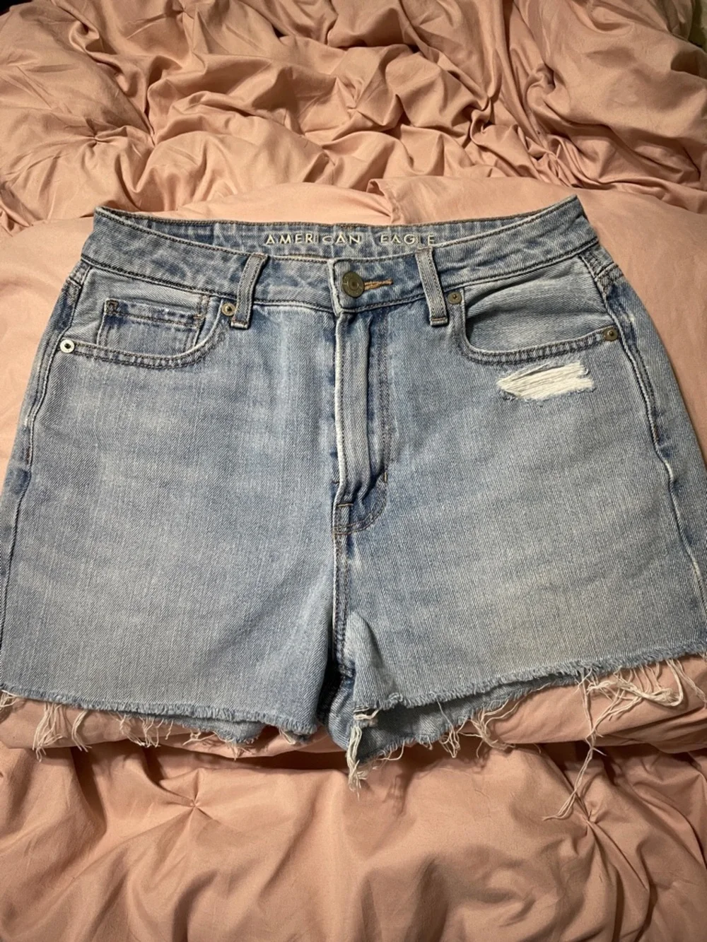 American Eagle Outfitters Mom Jean LightWash Denim Raw Hem Distressed Shorts 4 - Picture 1 of 6